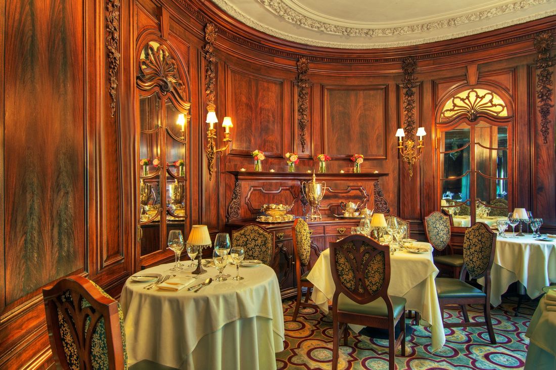 hyrue castle dining room